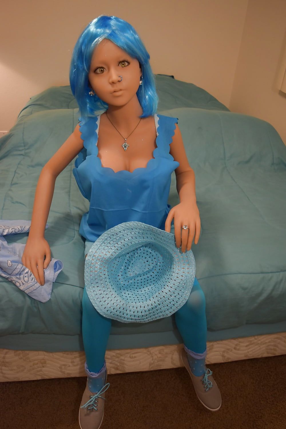 Nina&#039;s blue hat #17