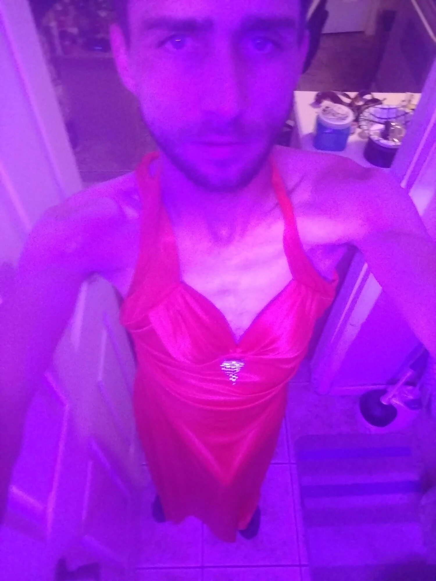 娘娘腔缎面连衣裙