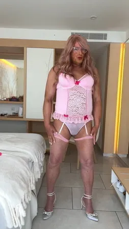 amateur crossdresser kellycd     sexy milf in pink stockings         