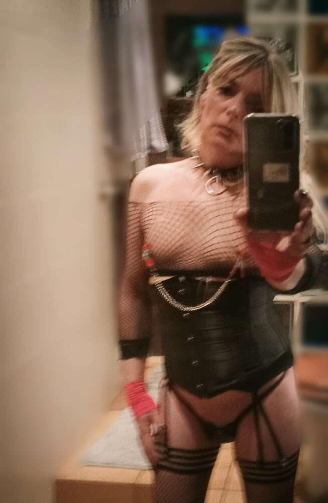Naughty Blondie