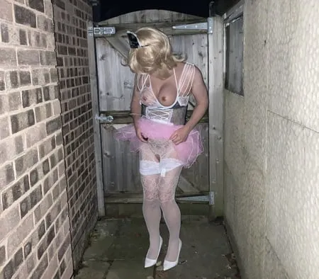 suziexx alleyway hooker dress up         