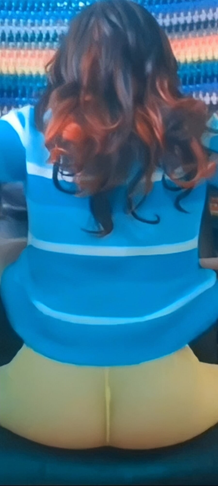 Yellow pantihose blue jumper and red heels seated ass shots #25