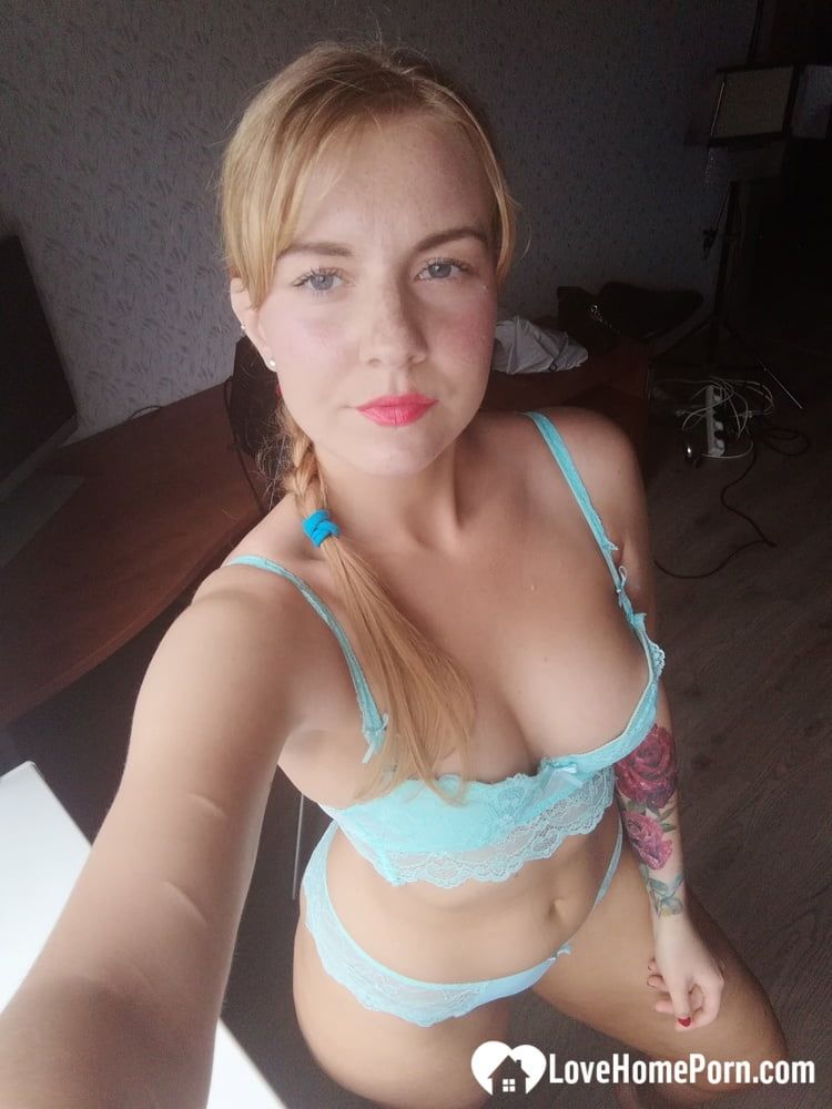 A couple of selfies before the beach #7