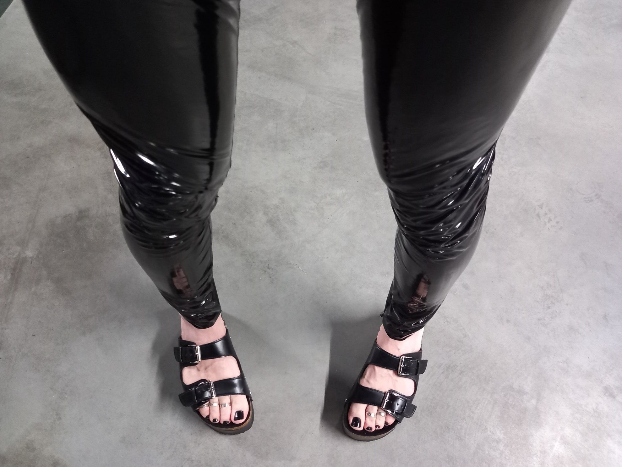 latex leggings and platform sandals #6