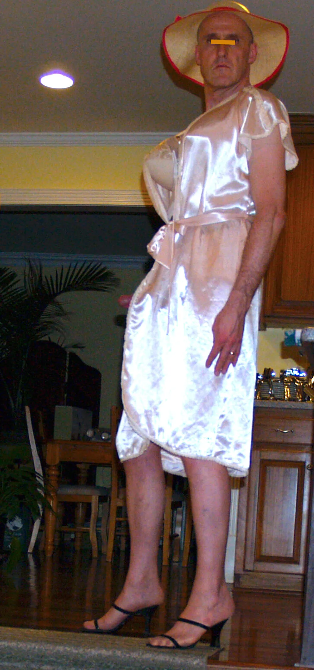 20090310 white satin robe andhat