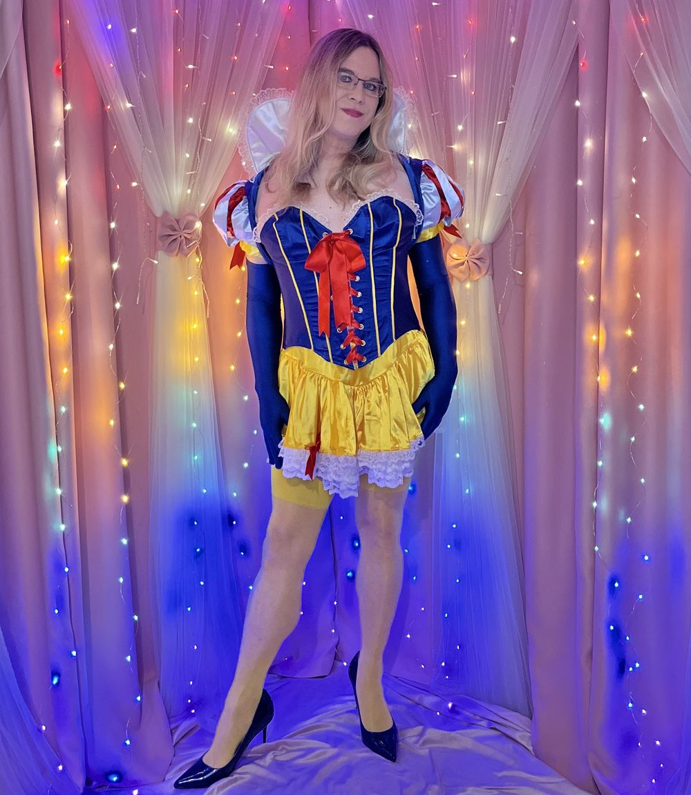 Joanie - Snow White in Blonde #8