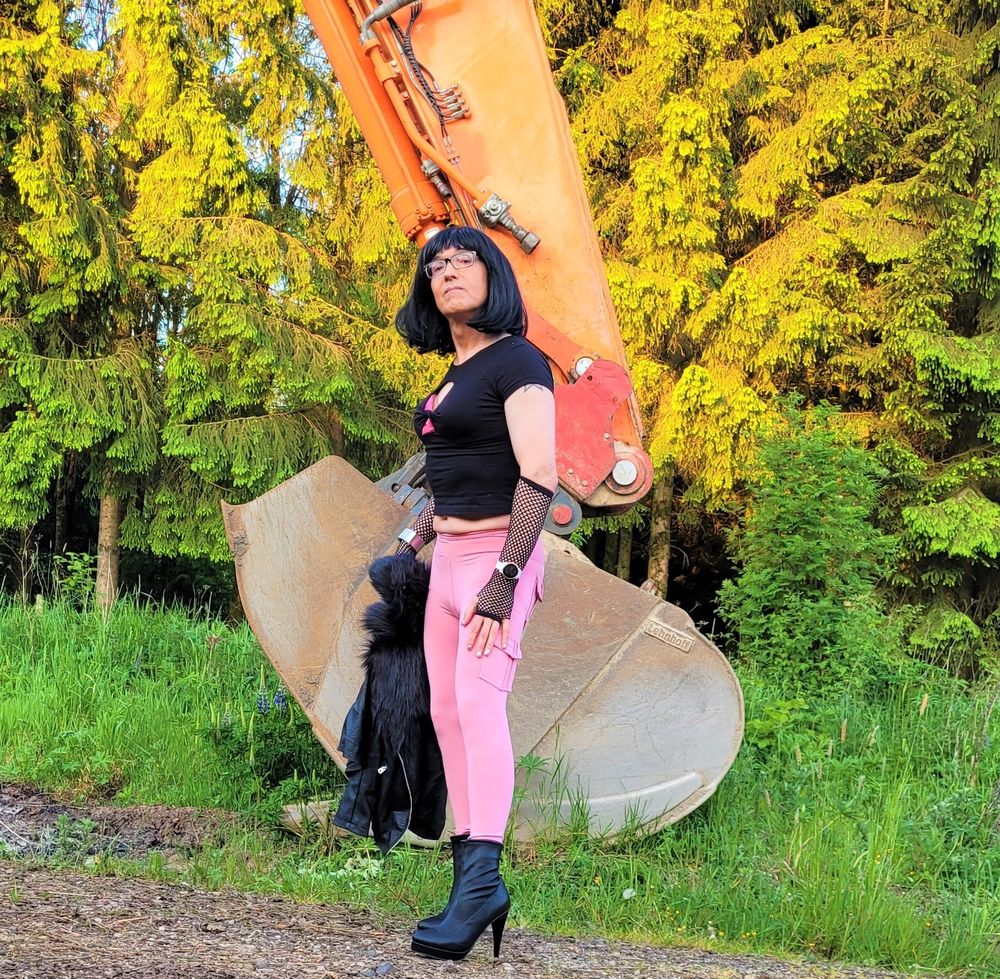 Tamara and the heavy equipment Tamara und das schwere Gerät  #16