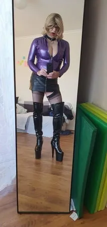 rachel rocks purple latex         