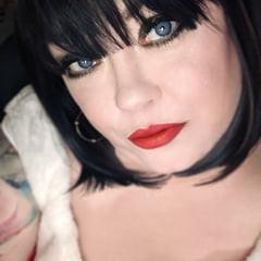 Tina Snua Selfies #2