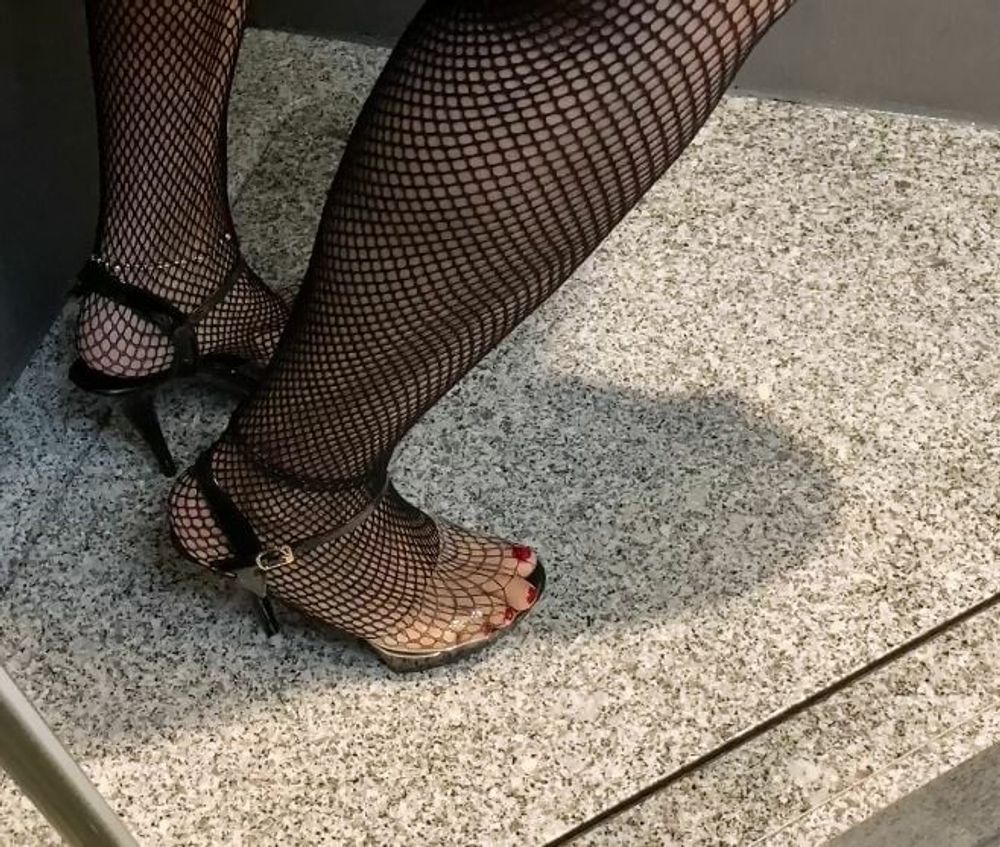 Pissing in Fishnet Pantyhose on Gloves #11