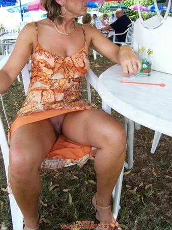 check my milf getting kinky outdoors         