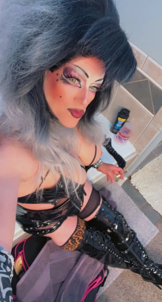 The many looks of Shelly Roberts  #3