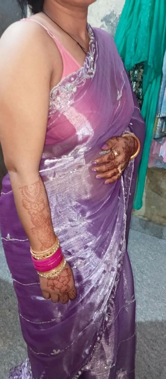 See the photos of Pinky Bhabhi's naked breasts, pussy and as