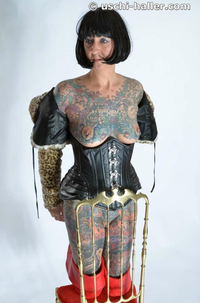 Photo shoot with full body tattooed MILF Cleo #11