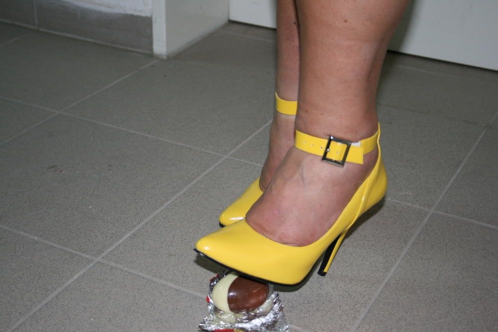 Anna in yellow heels ... #15