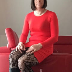 Nicki-Crossdress - red Dress - Fishnet-Tights 