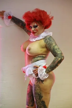 if pennywise was a whore         