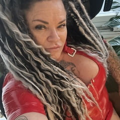 Domina Dark