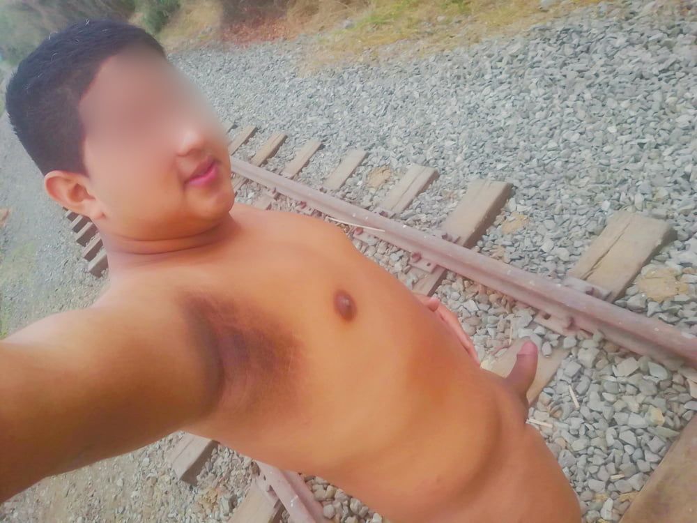 SelfiesNudes en las Vias del Tren  #23