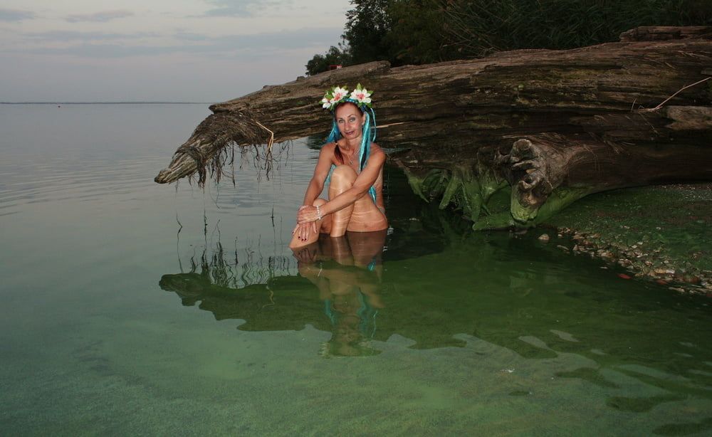 In the evening On the river with a turquoise shawl #29