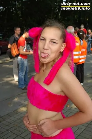 blowjob at the loveparade in essen with dany sun nathalie         