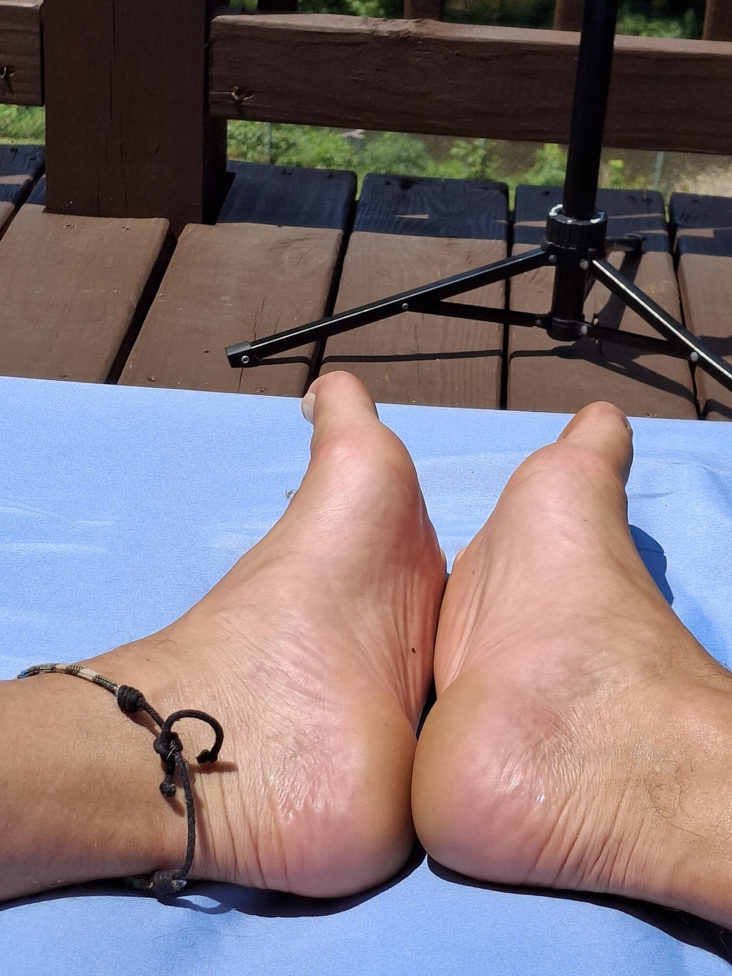 I need a footboy to pamper my well-kept feet #3