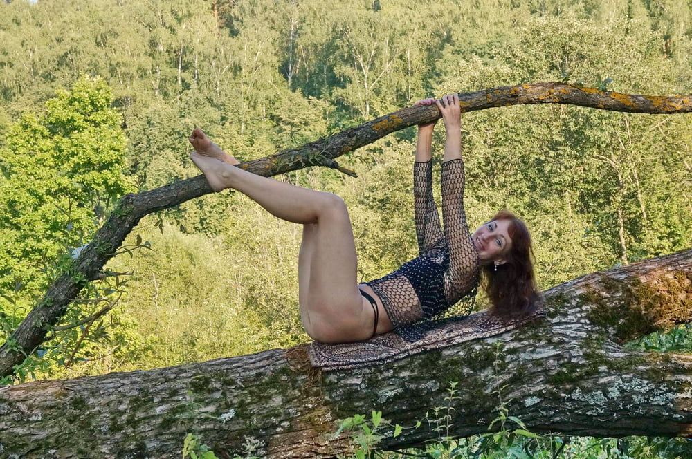 Nude on the tree trunk #15