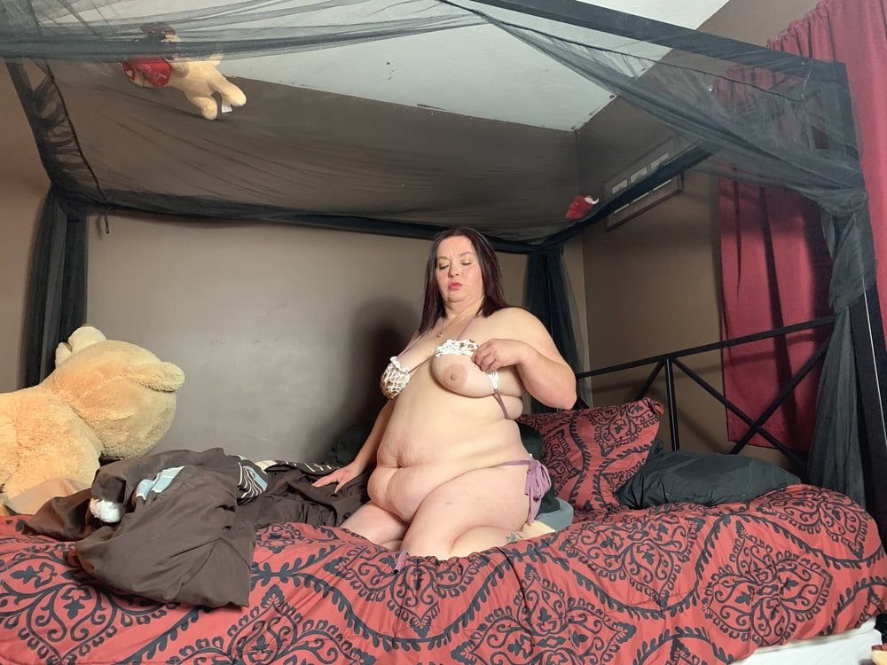 Sexy BBW Swimsuit Belly and Blowjob Photoset #52