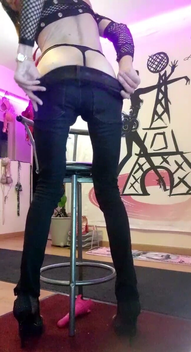 Une💣BomBe de Travesti Francaise fait un StripTease en LiVE #36