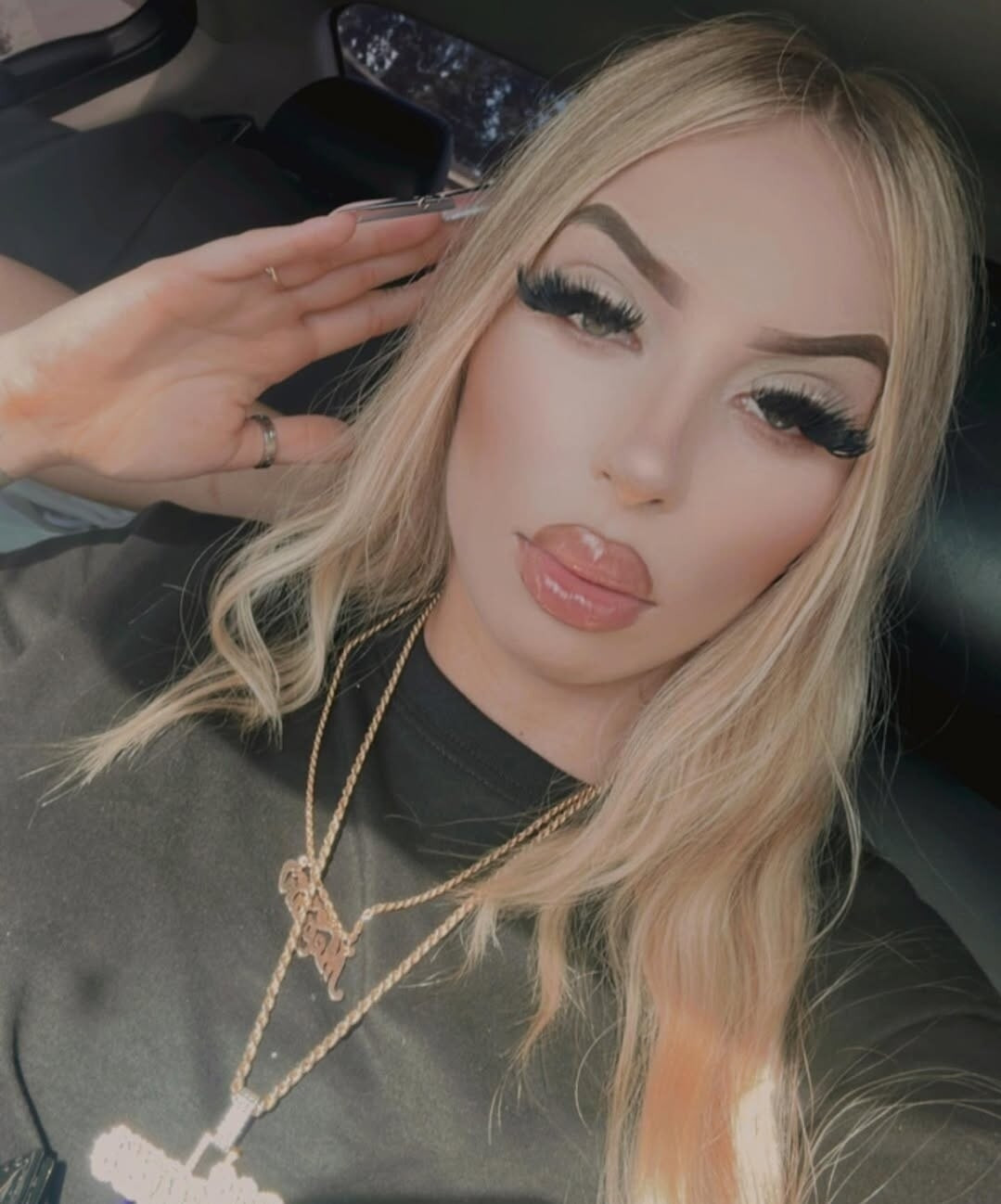 Yessi goddess