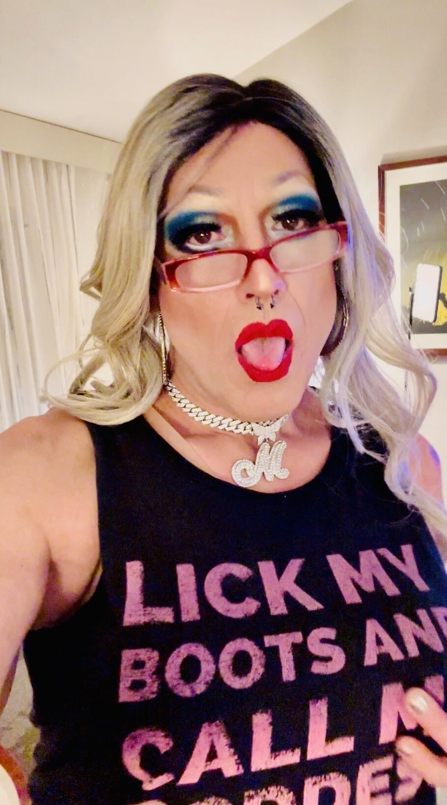 Marilyn Smoking Hotel  #10