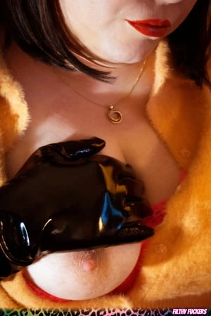 Tina Snua - Nipples & PVC Gloves