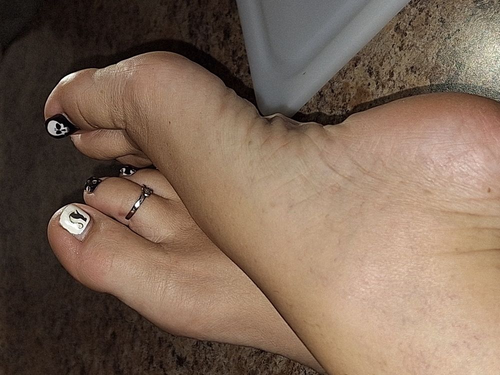 Girlfriends&#039; toes #13