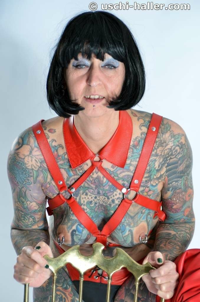 Photo shoot with full body tattooed MILF Cleo #42