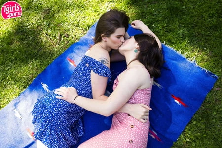 TGIRLS.PORN: Spring Blossoms Love