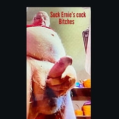 吮吸Ernie的鸡巴婊子