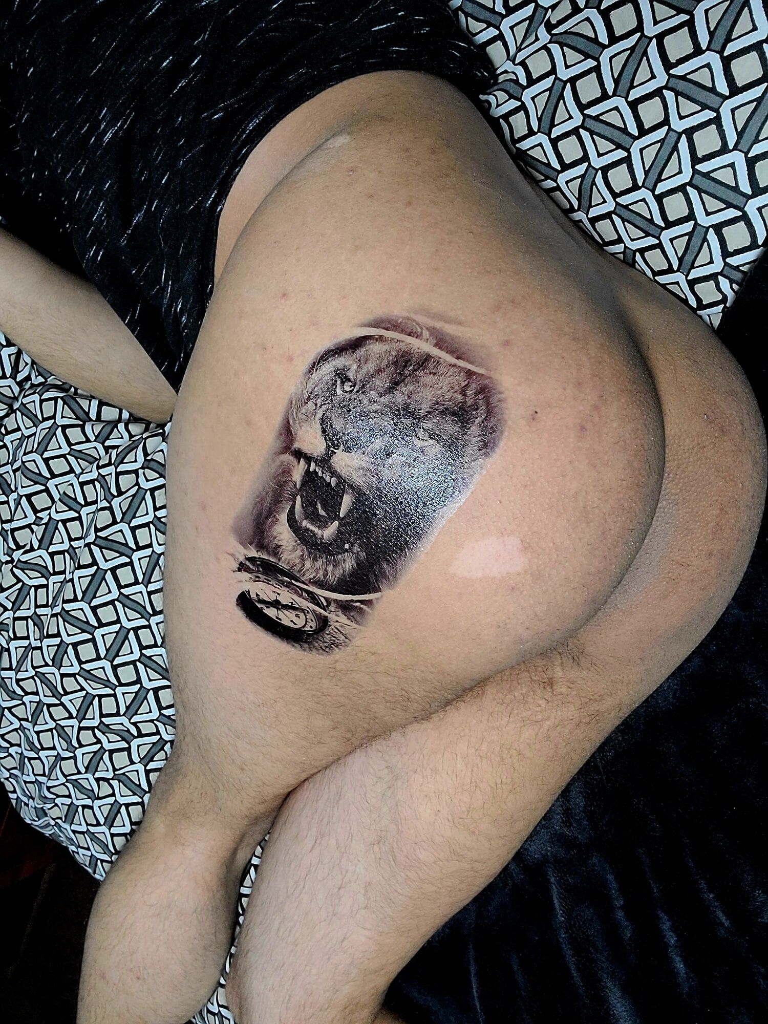 Falso tatuaje de león en mi culo