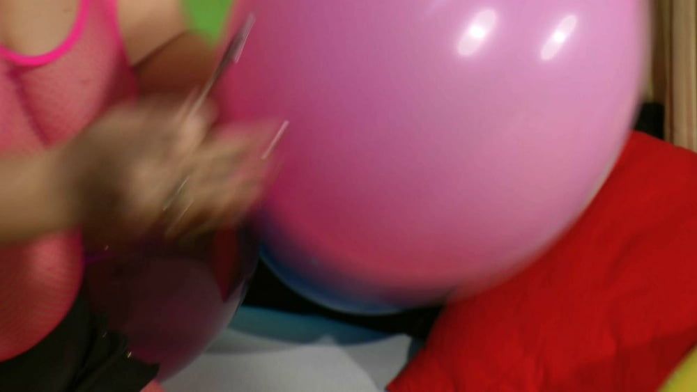 Popping balloons - Fetish Video #11