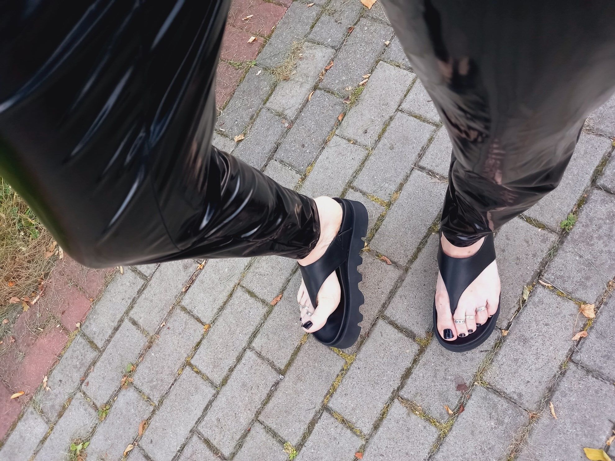 black flip flops - street walk #4