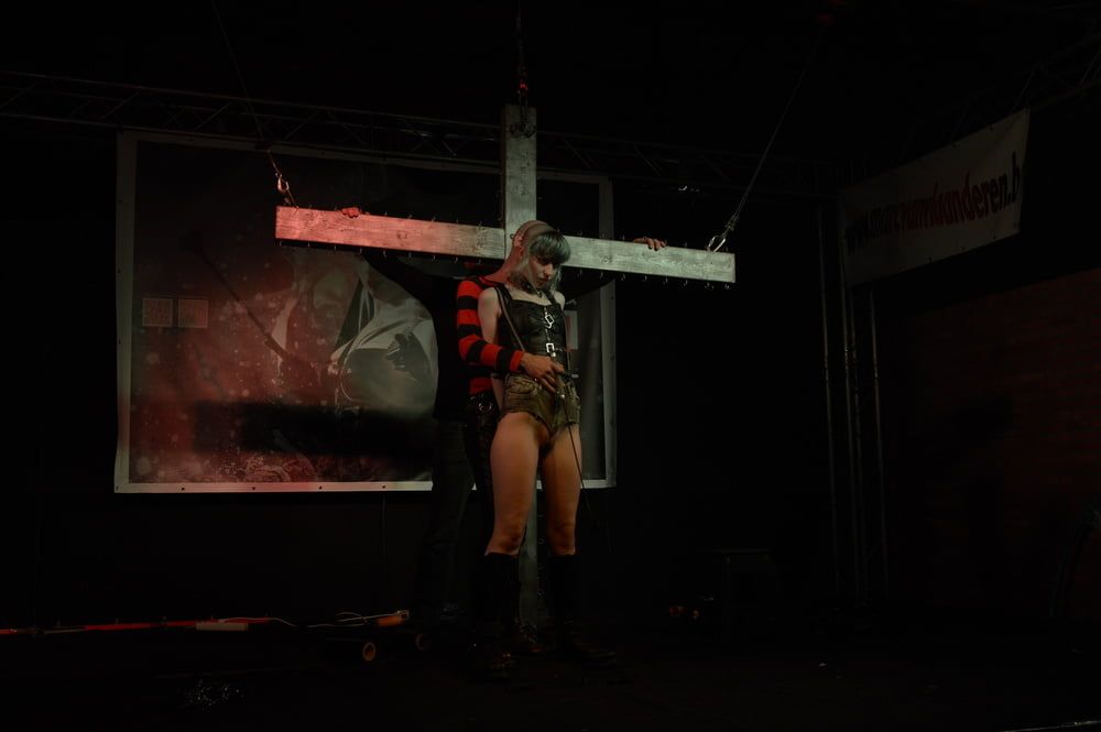  Show Cruxified Skinheadgirl au Fetish Festival VIII  #17