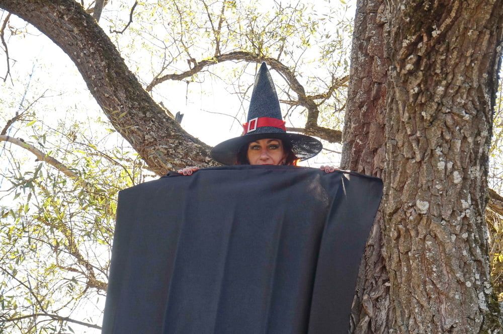 Witch on the Tree #16