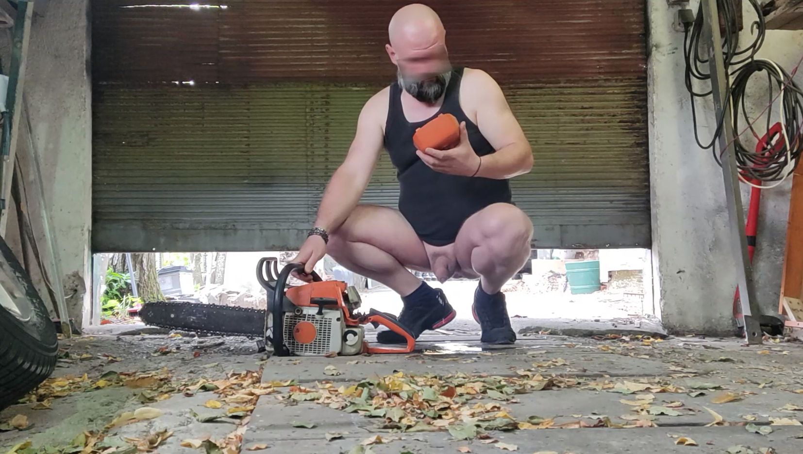  I'm trying to fix a chainsaw naked in the garage and I'm pe