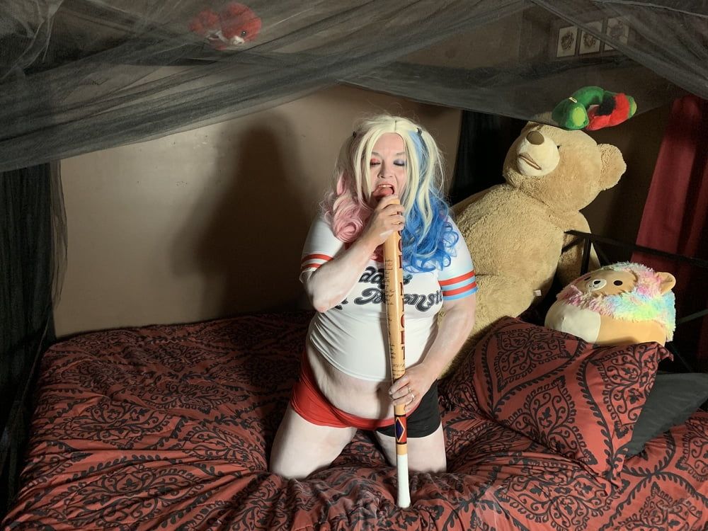 Sexy BBW Harley Quinn Cosplay Photoset #59