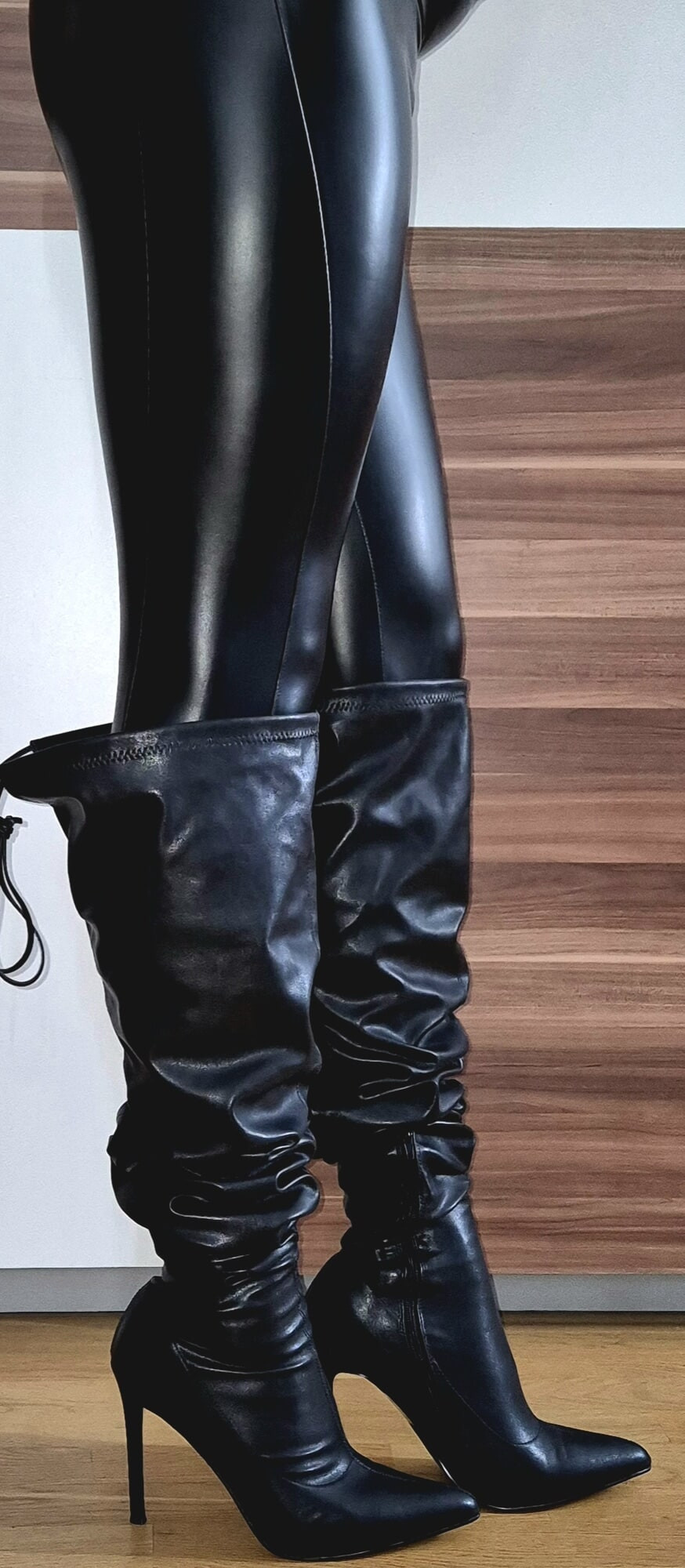 Shiny Leggins and Boots again 