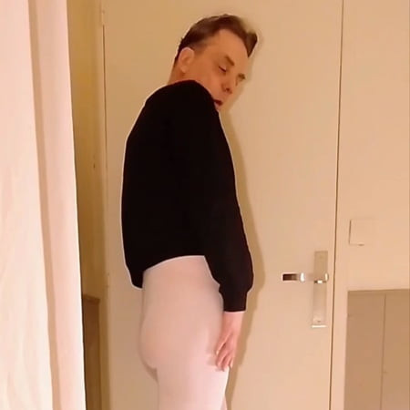 Děvka a nadržená v bílých otevřených punčochách