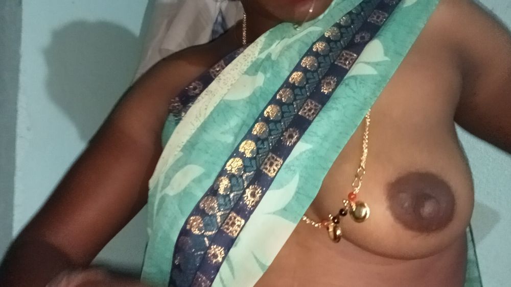 Boobs in saree #3