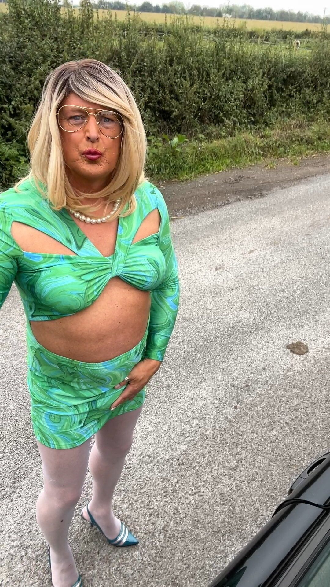 Amateur Crossdresser Kellycd2022 sexy milf out for a drive #60