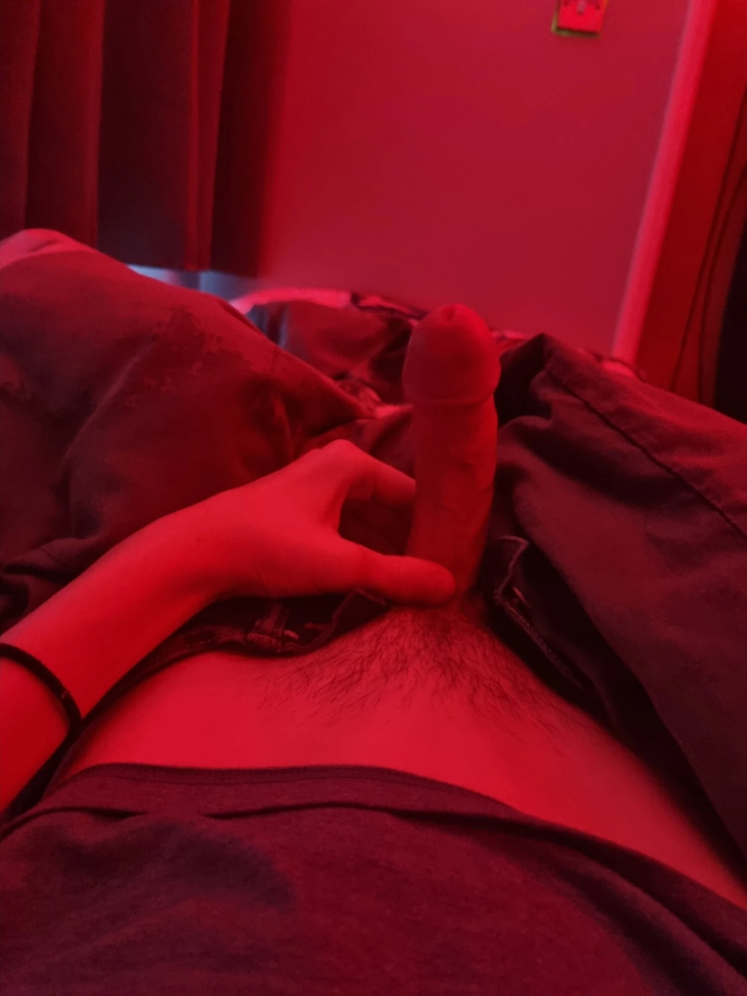 Femboy comel melancap dirinya. 