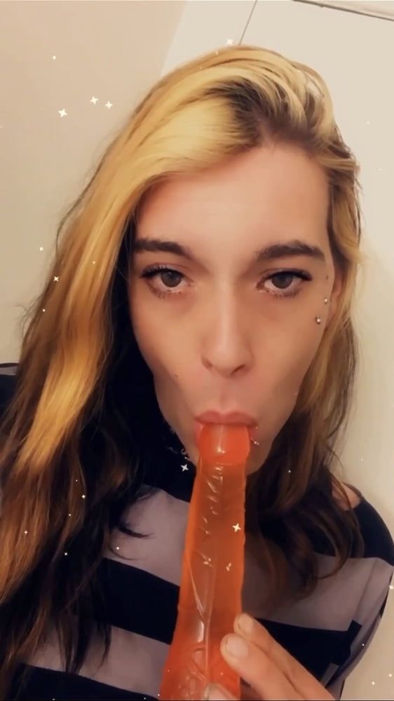 She Loves To Give Blowjobs #9