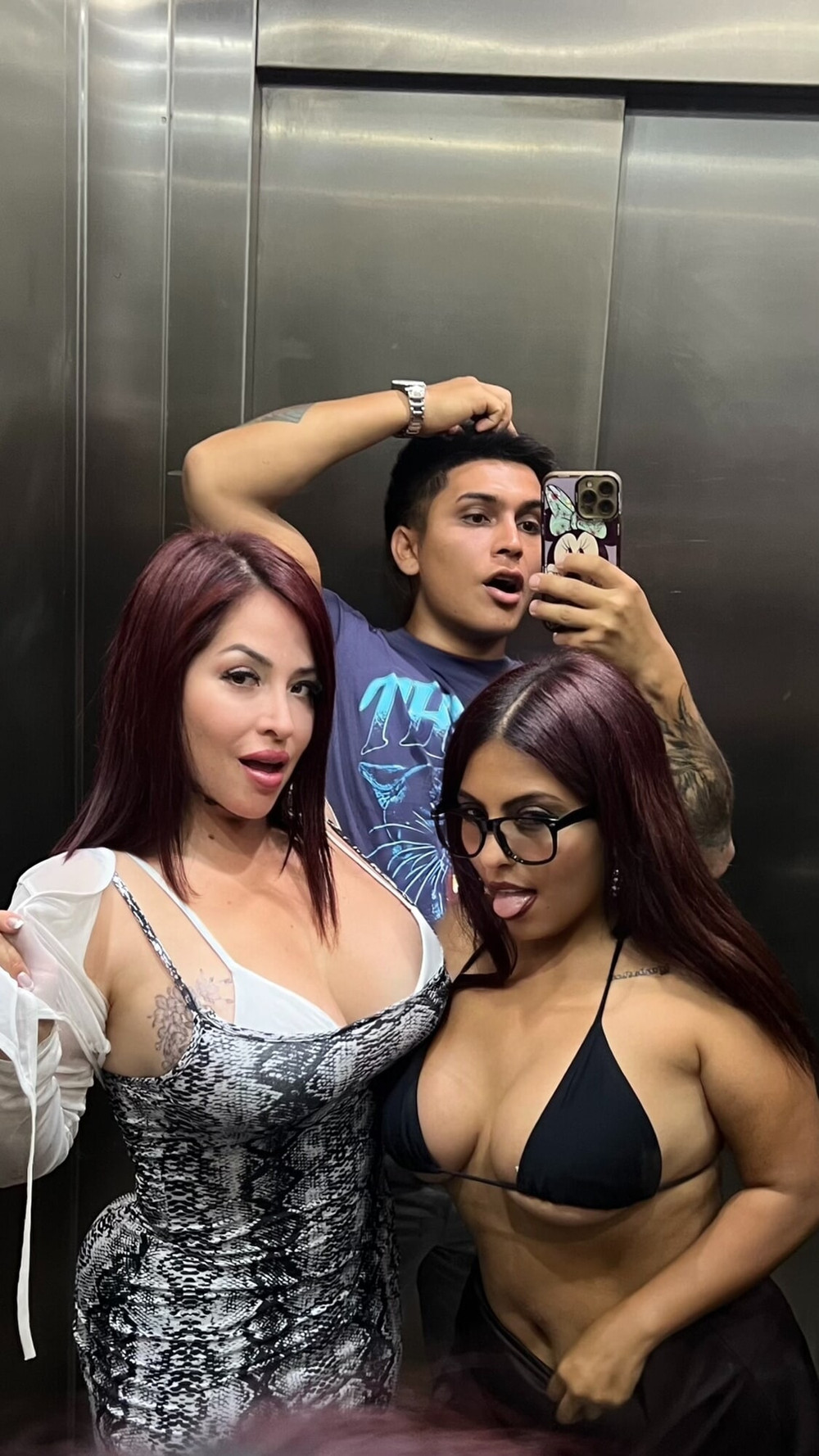 Trio amateur con 2 latinas PETITE culonas  #2